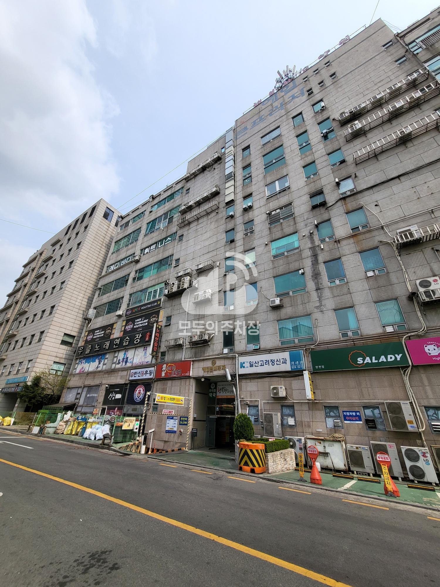 나이스파크 예일큰프라자 주차장 이미지 1