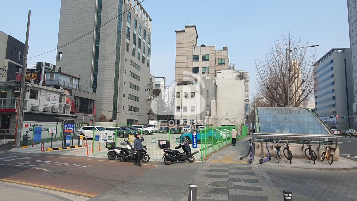 파크존 합정역2번출구 주차장 이미지 1