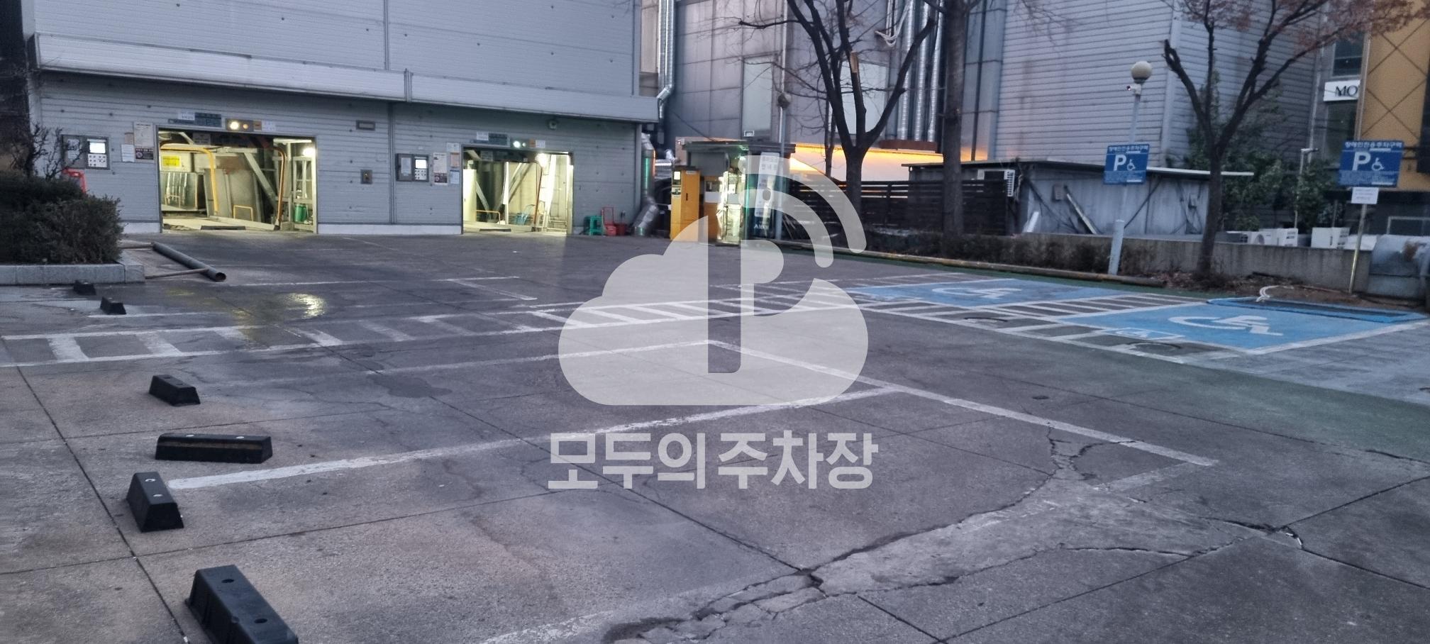 아마노 극동빌딩 주차장 이미지 3