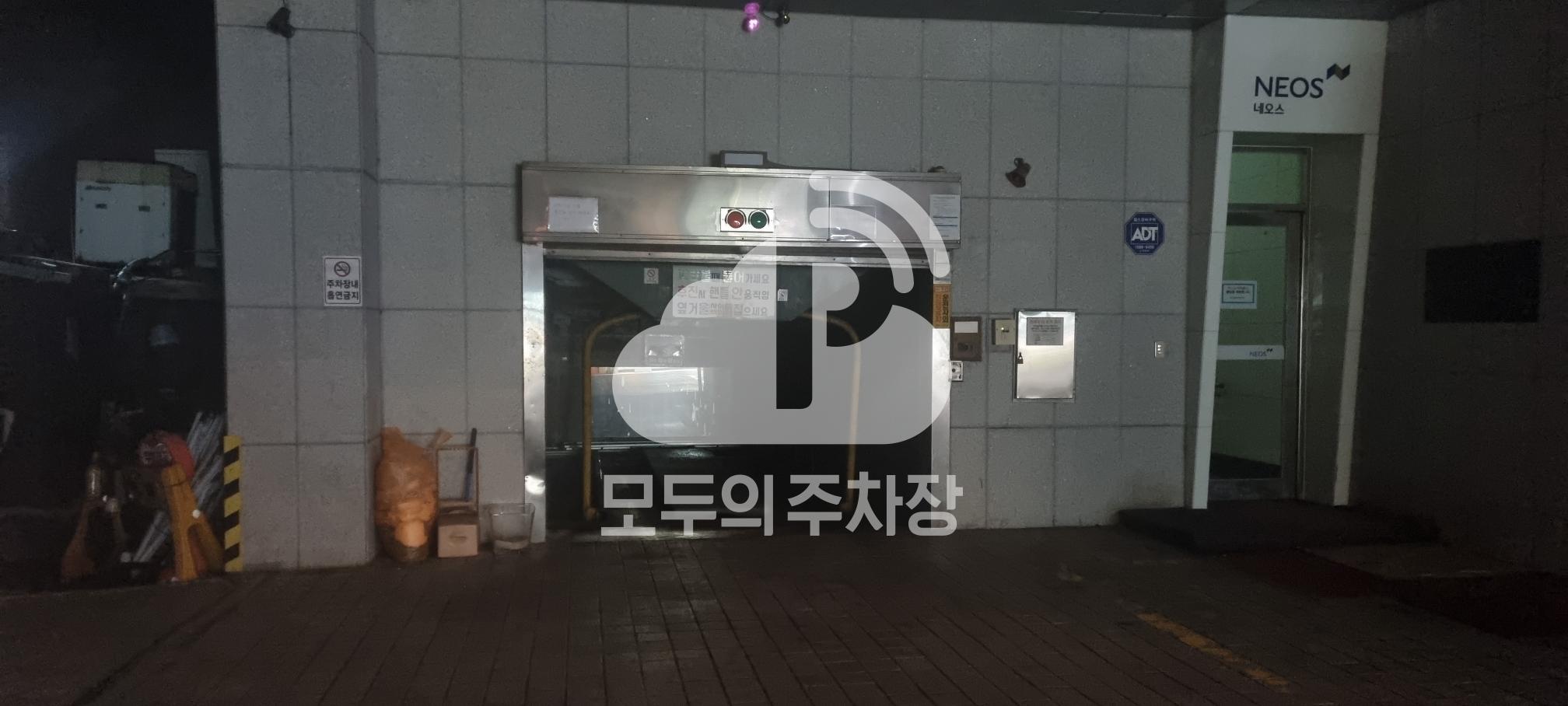 네오스빌딩 주차장 이미지 3
