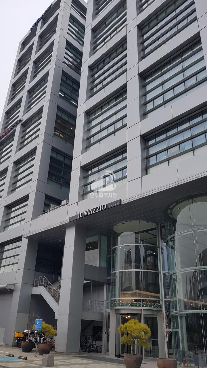 케이엠파크 와이피센터 주차장 이미지 1
