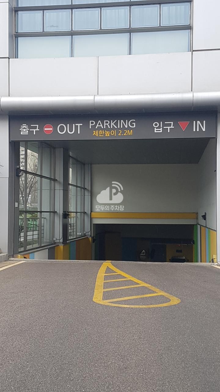 케이엠파크 와이피센터 주차장 이미지 2