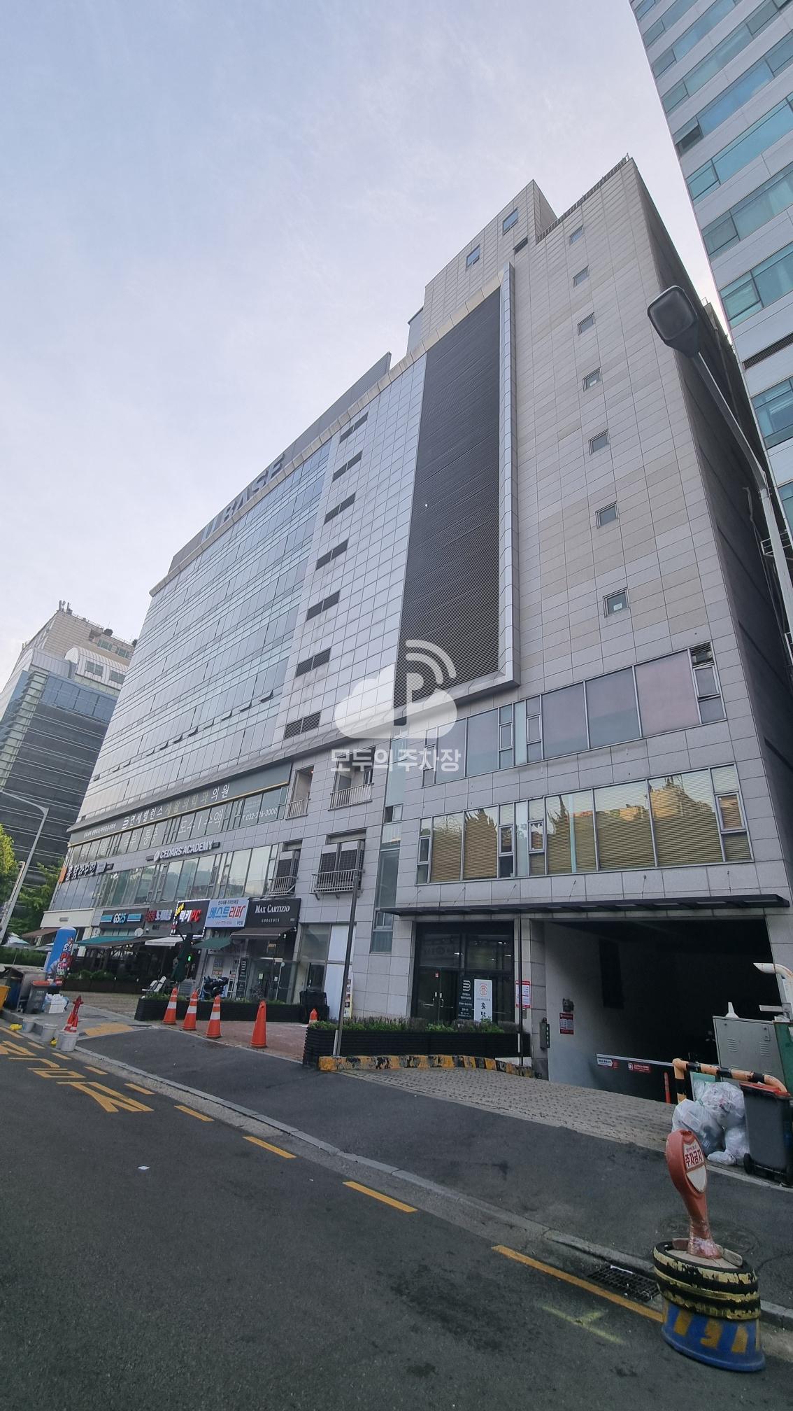아이파킹 유베이스타워 주차장 이미지 1