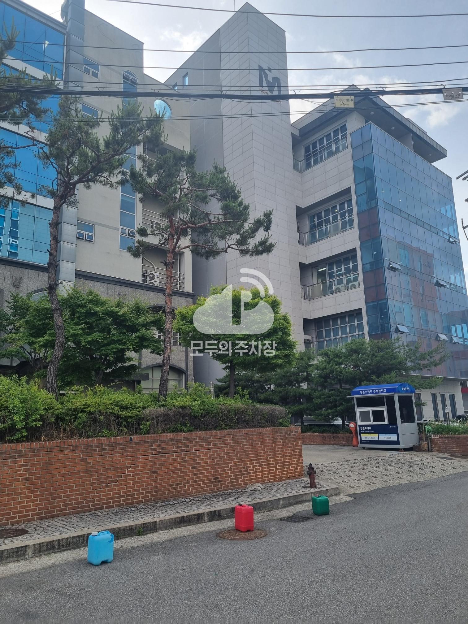 케이엠파크 청솔프라자 주차장 이미지 1