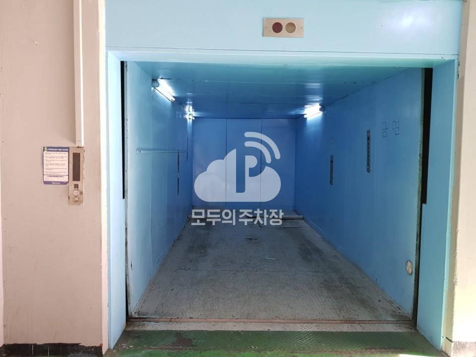 쉘톤빌딩 민영 주차장 이미지 2