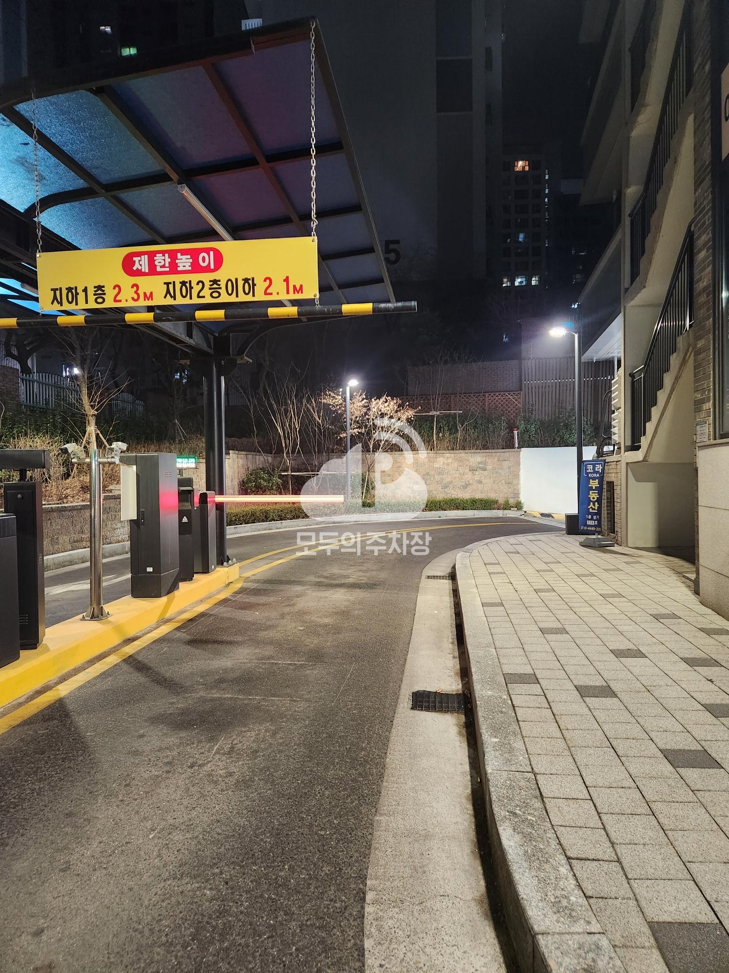 아마노 이안강동컴홈스테이 1차 주차장 이미지 3