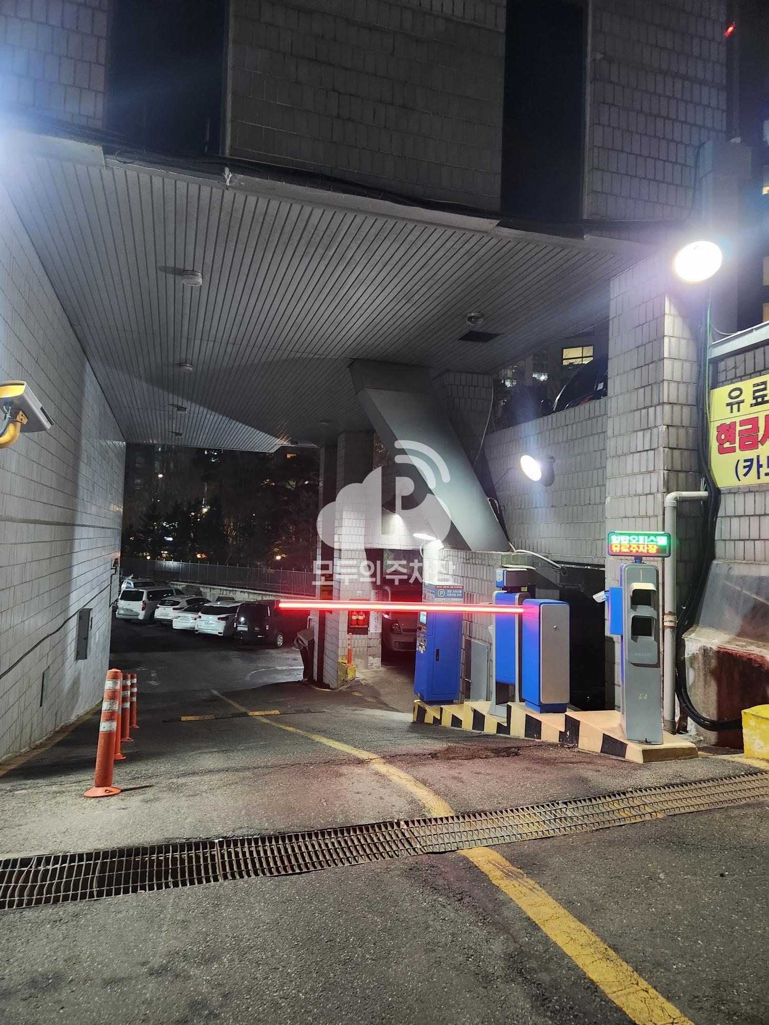 힐탑프라자 주차장 이미지 2