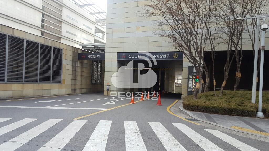 롯데백화점 건대시티점 주차장 이미지 1
