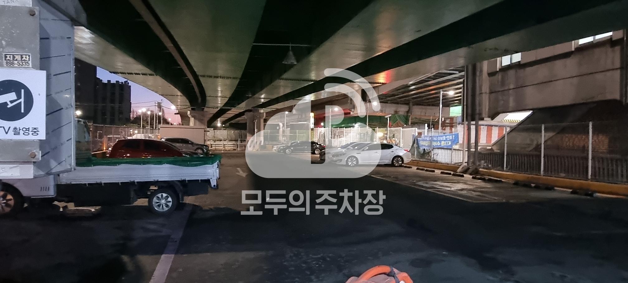 구로디지털단지역 환승 공영 주차장 이미지 2