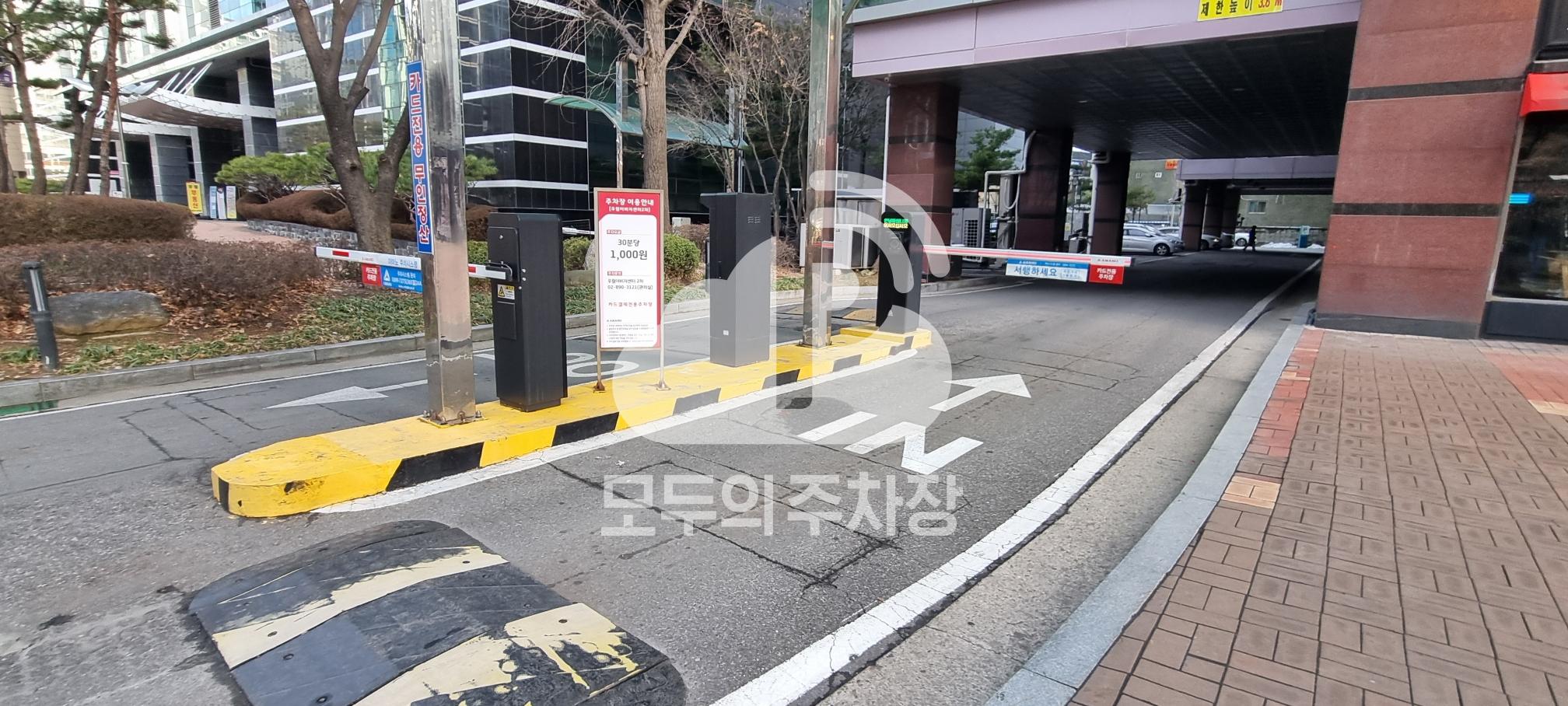 우림 E-Biz 센터 2차 주차장 이미지 2