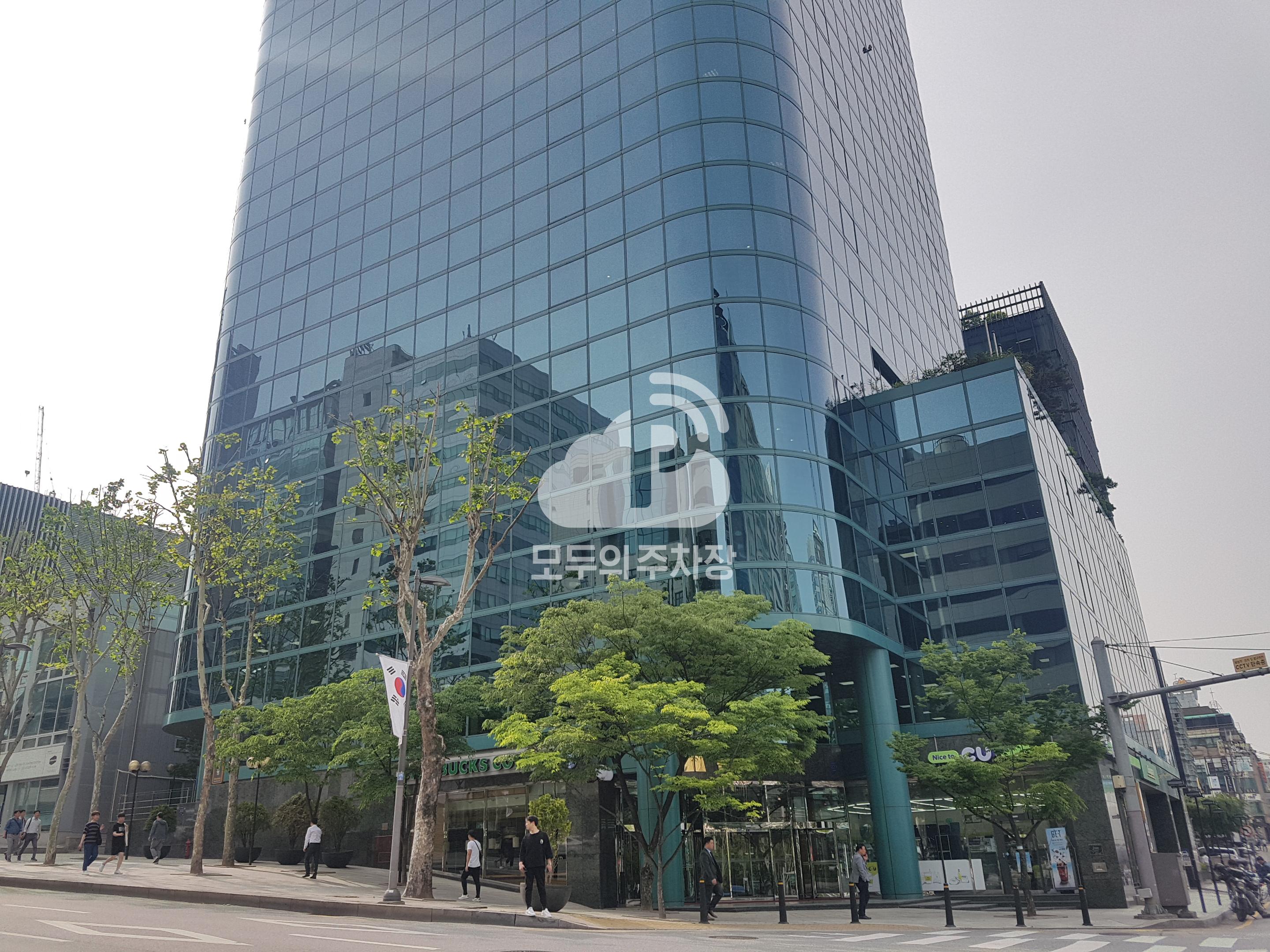 케이엠파크 큰길타워 주차장 이미지 1