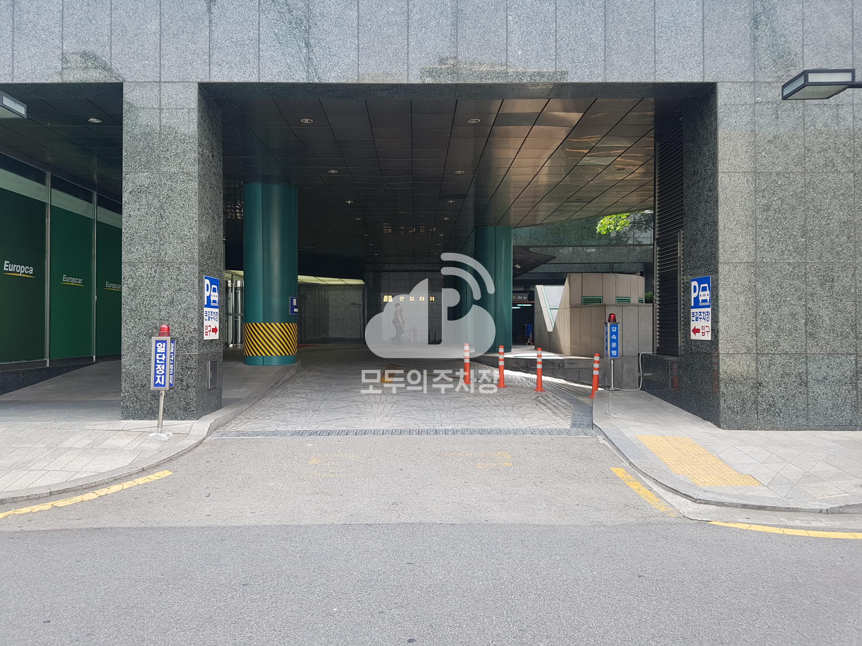 케이엠파크 큰길타워 주차장 이미지 2
