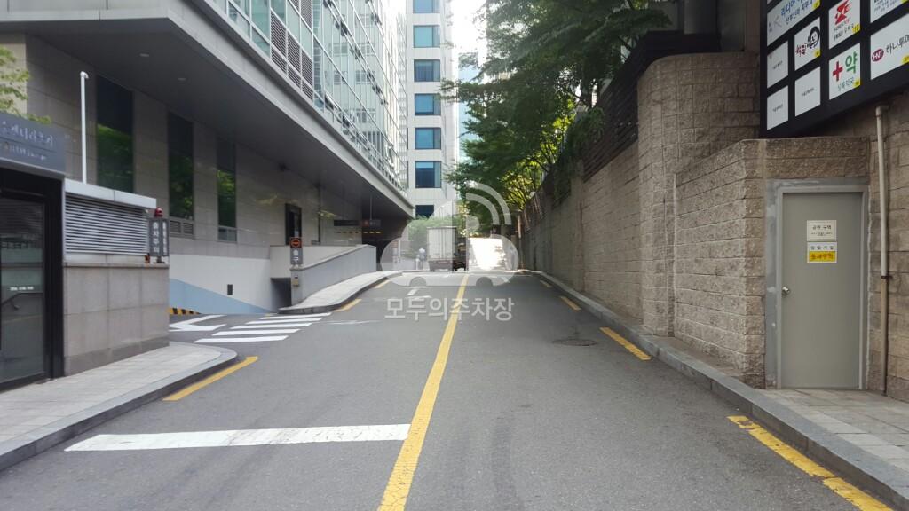 한국 기술센터 주차장 이미지 1