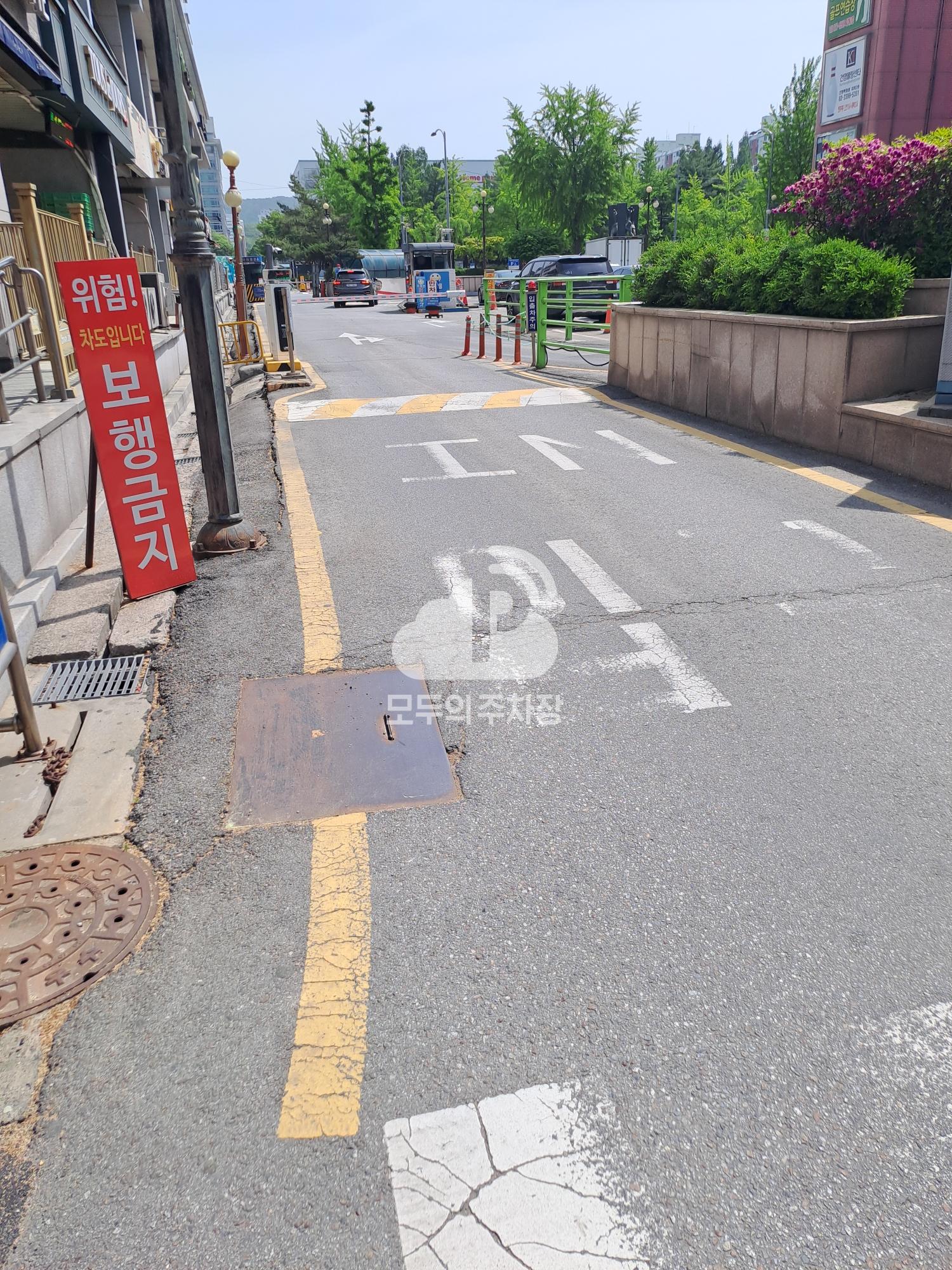 건영백화점 주차장 이미지 3
