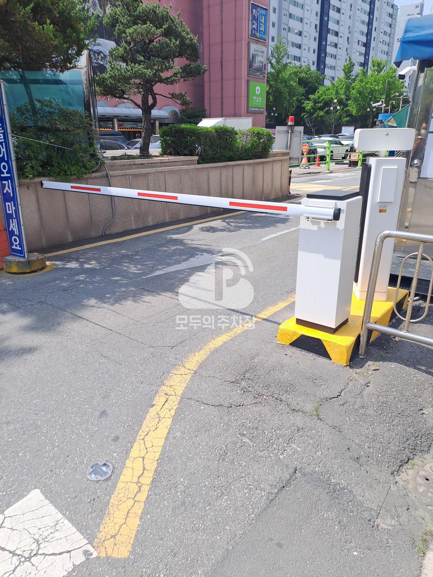 건영백화점 주차장 이미지 2