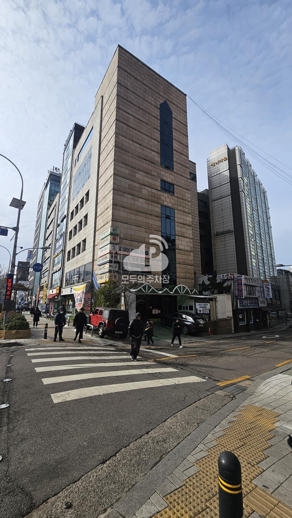 우석빌딩 주차장 이미지 2