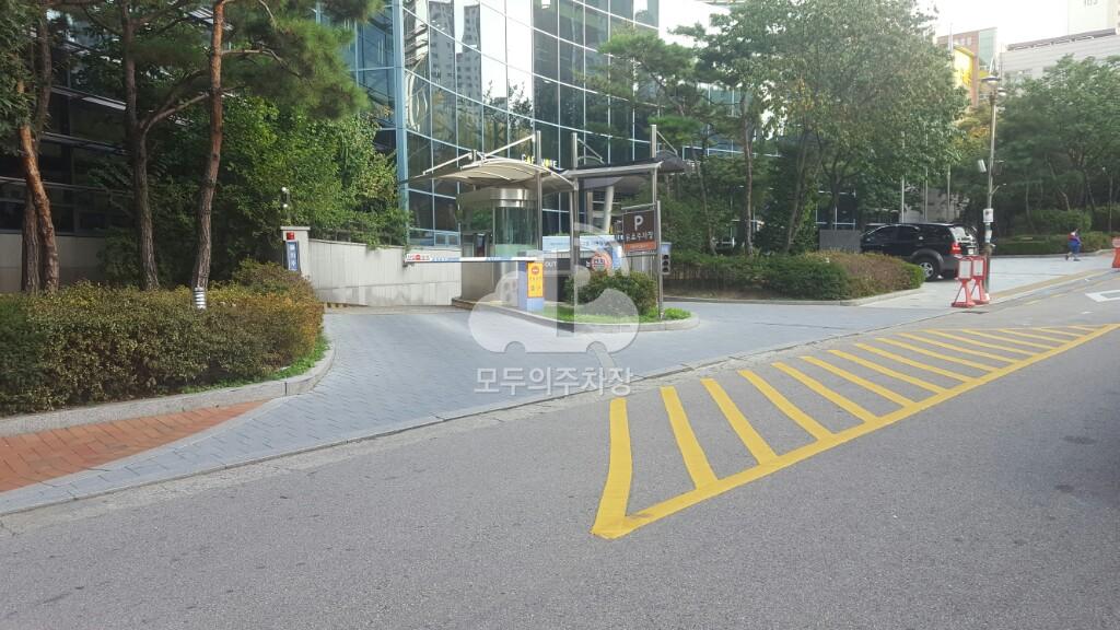 서울여성프라자 주차장 이미지 1