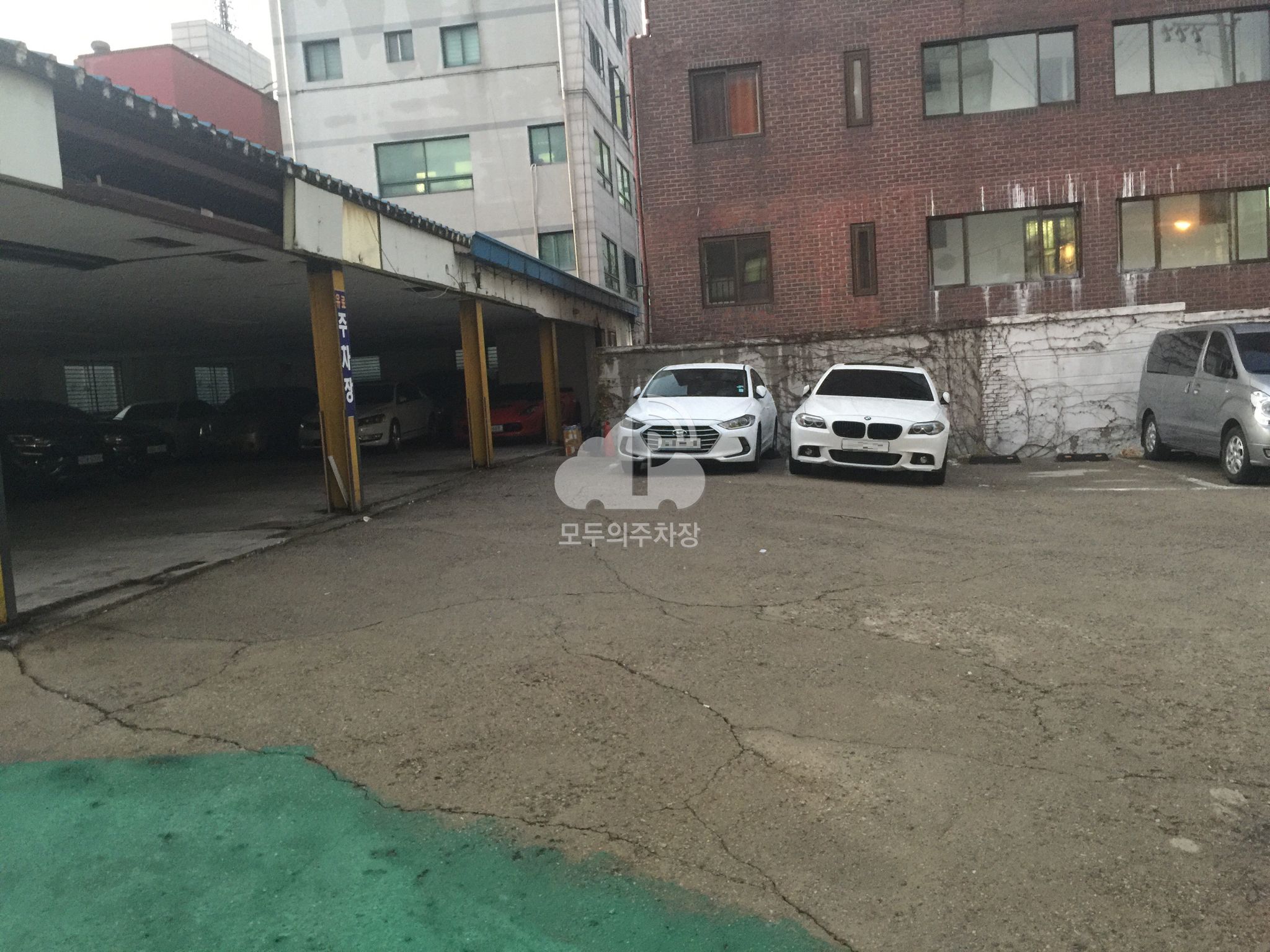 주차장 사진
