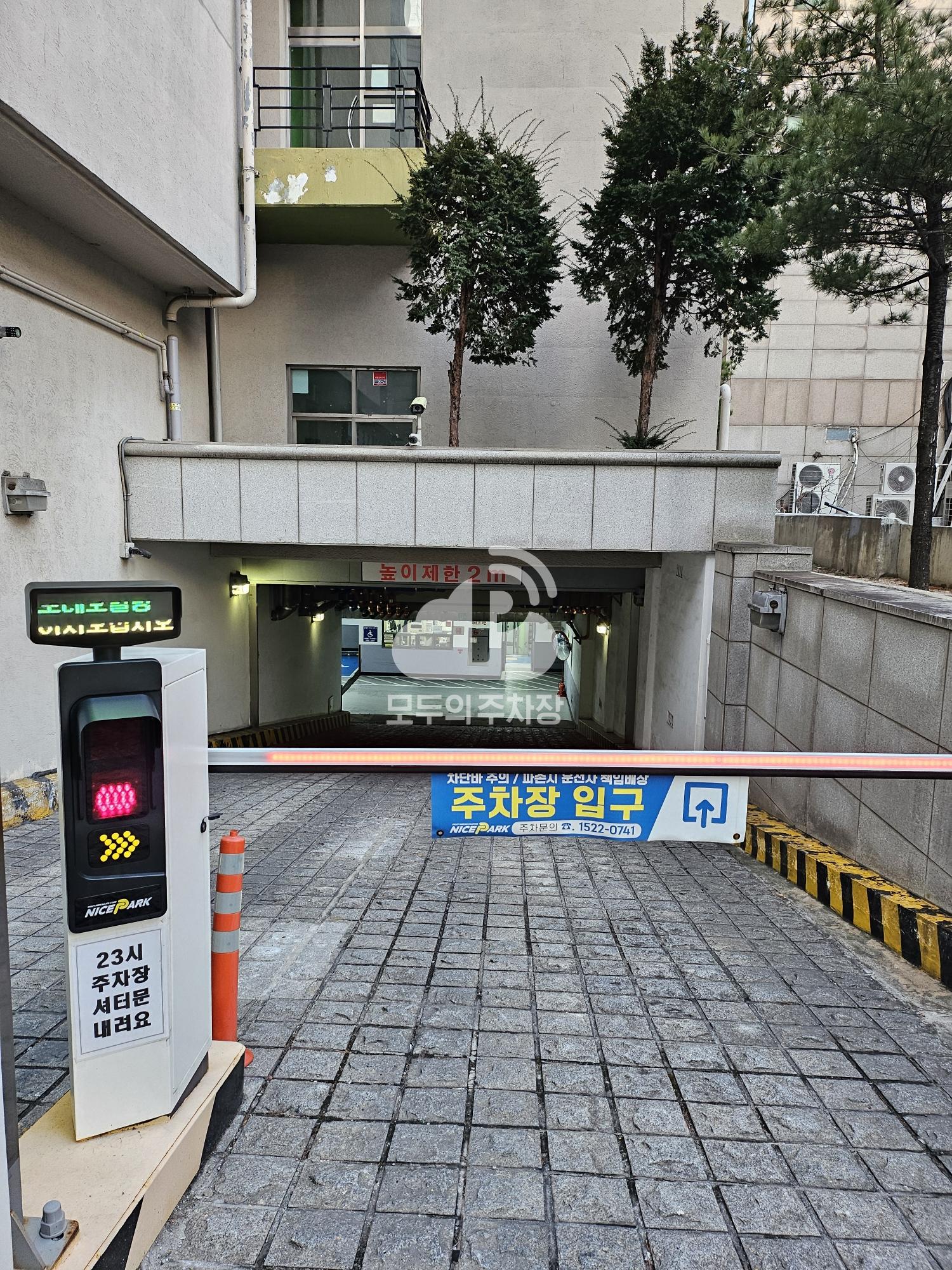신정동빌딩 주차장 이미지 2