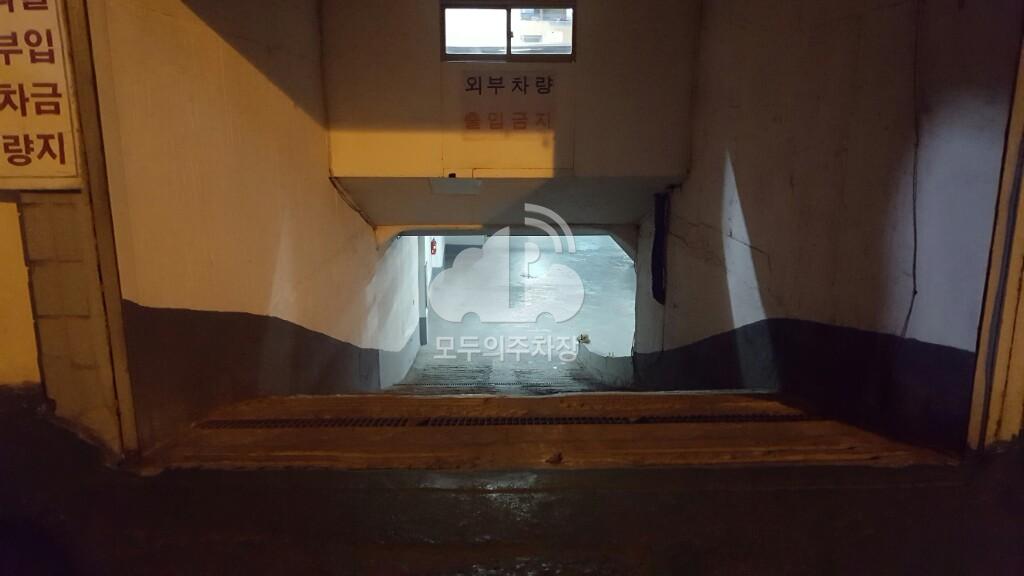 동아빌딩 주차장 이미지 1