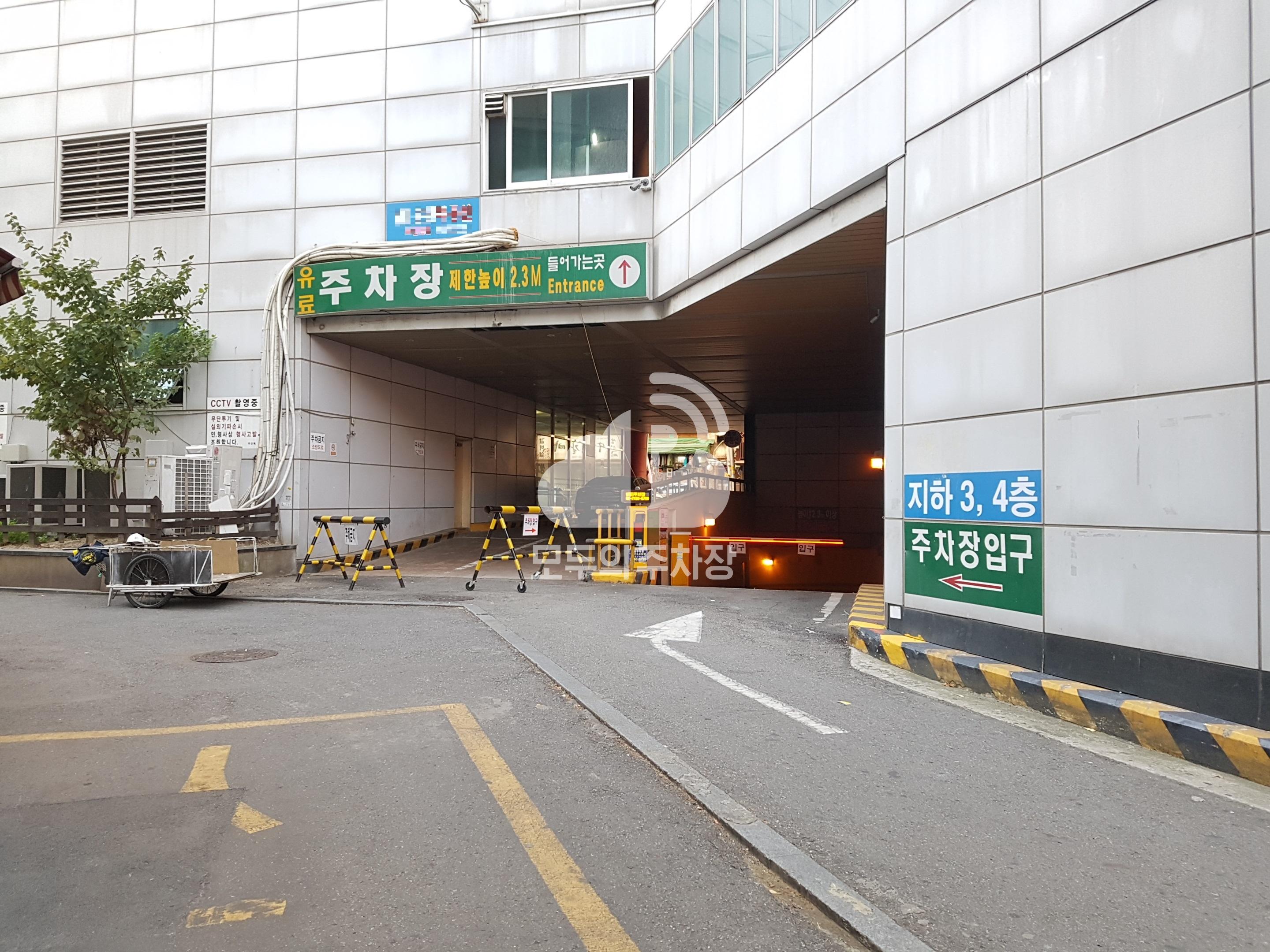 아자빌딩 주차장 이미지 2