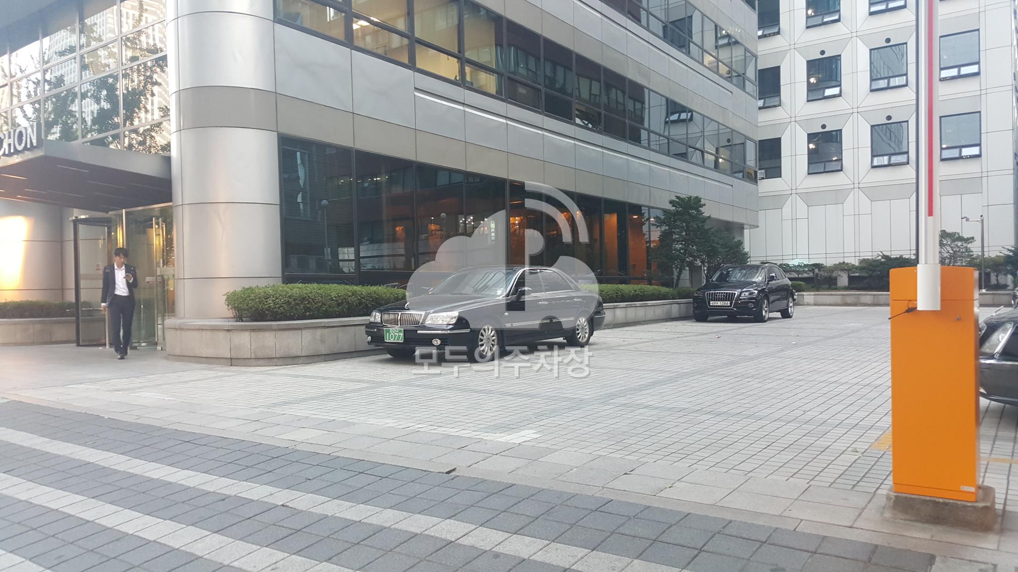 율촌빌딩 주차장 이미지 1