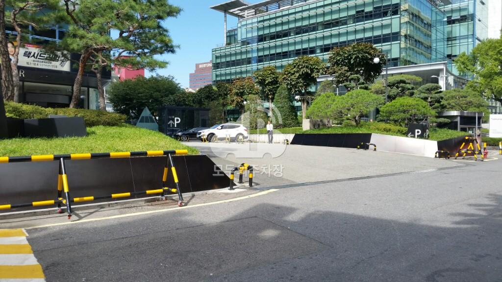 두산아트센터 주차장 이미지 2