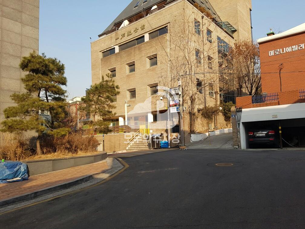 아마노 일석기념관 주차장 이미지 1