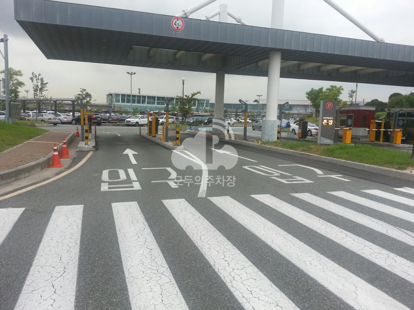 김해공항 여객국내/국제 주차장 이미지 1