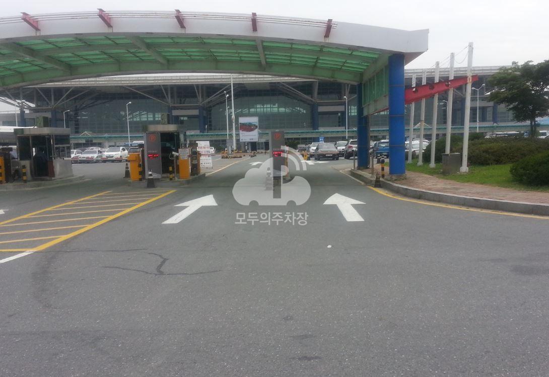 청주공항 주차장 이미지 1