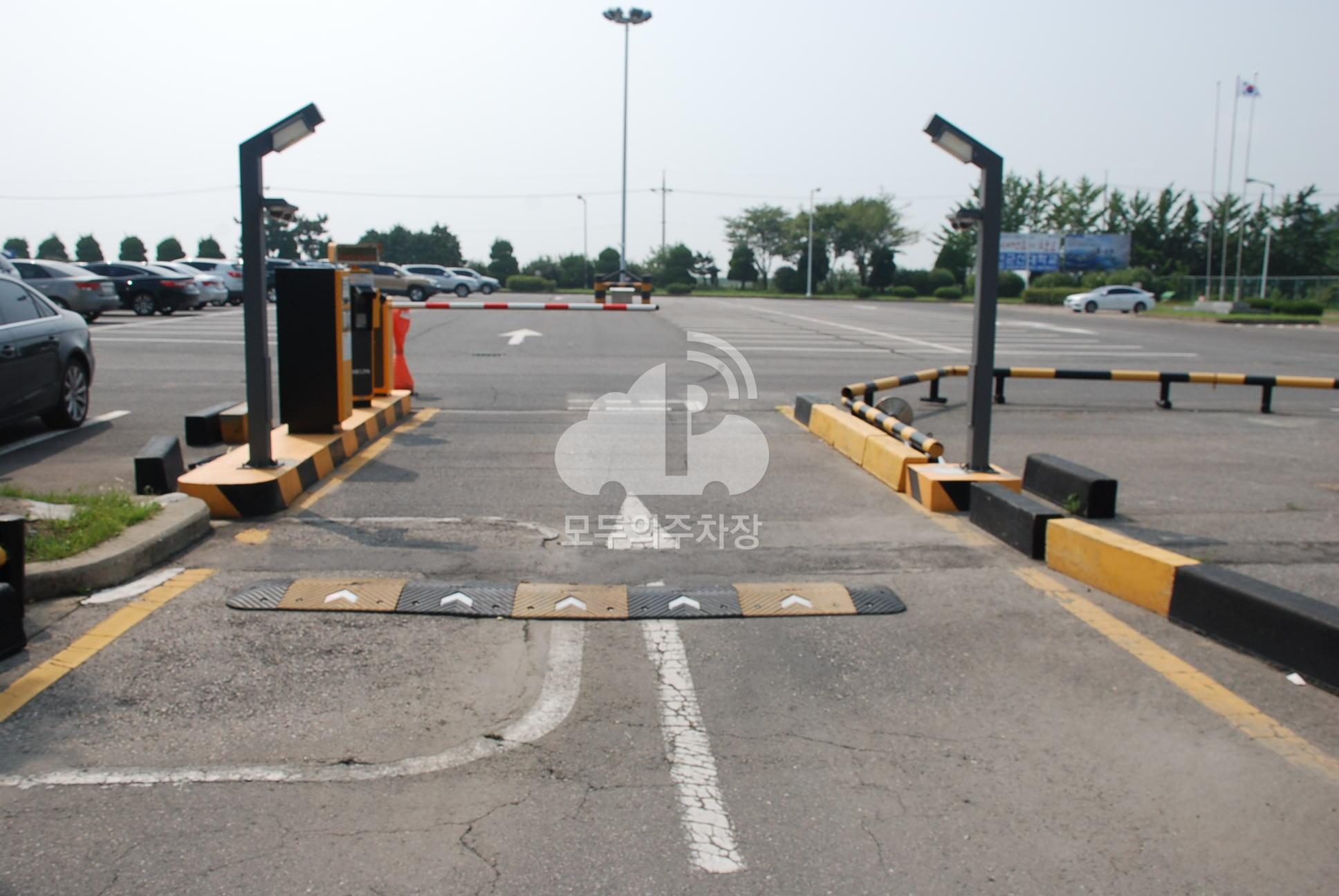 군산공항 주차장 이미지 1