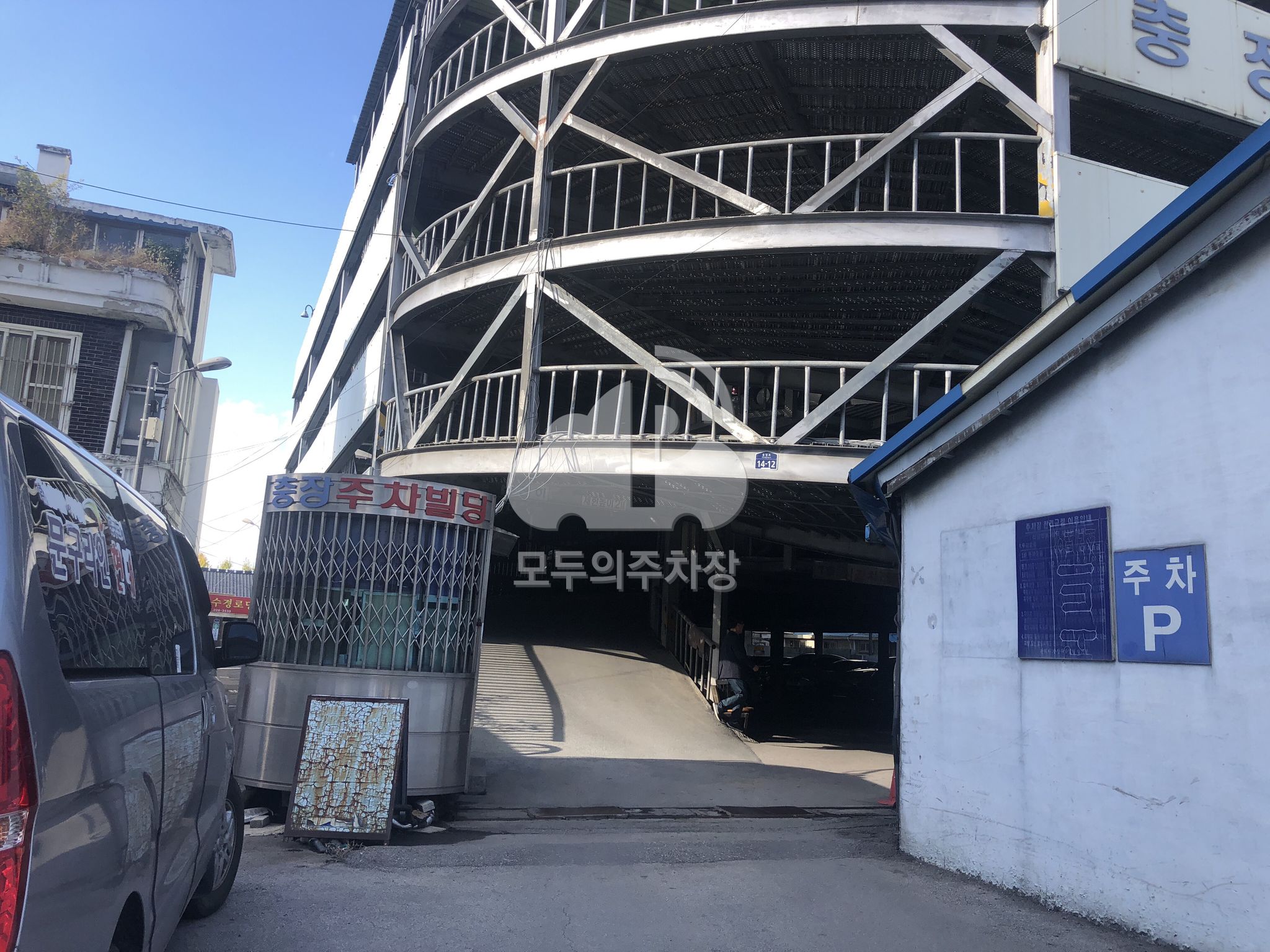 충장주차빌딩 주차장 이미지 1