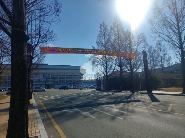 염주체육관 공영 주차장 이미지 1