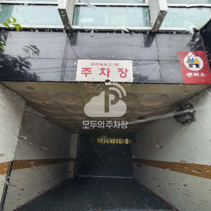 청룡동 주민센터 주차장 이미지 1