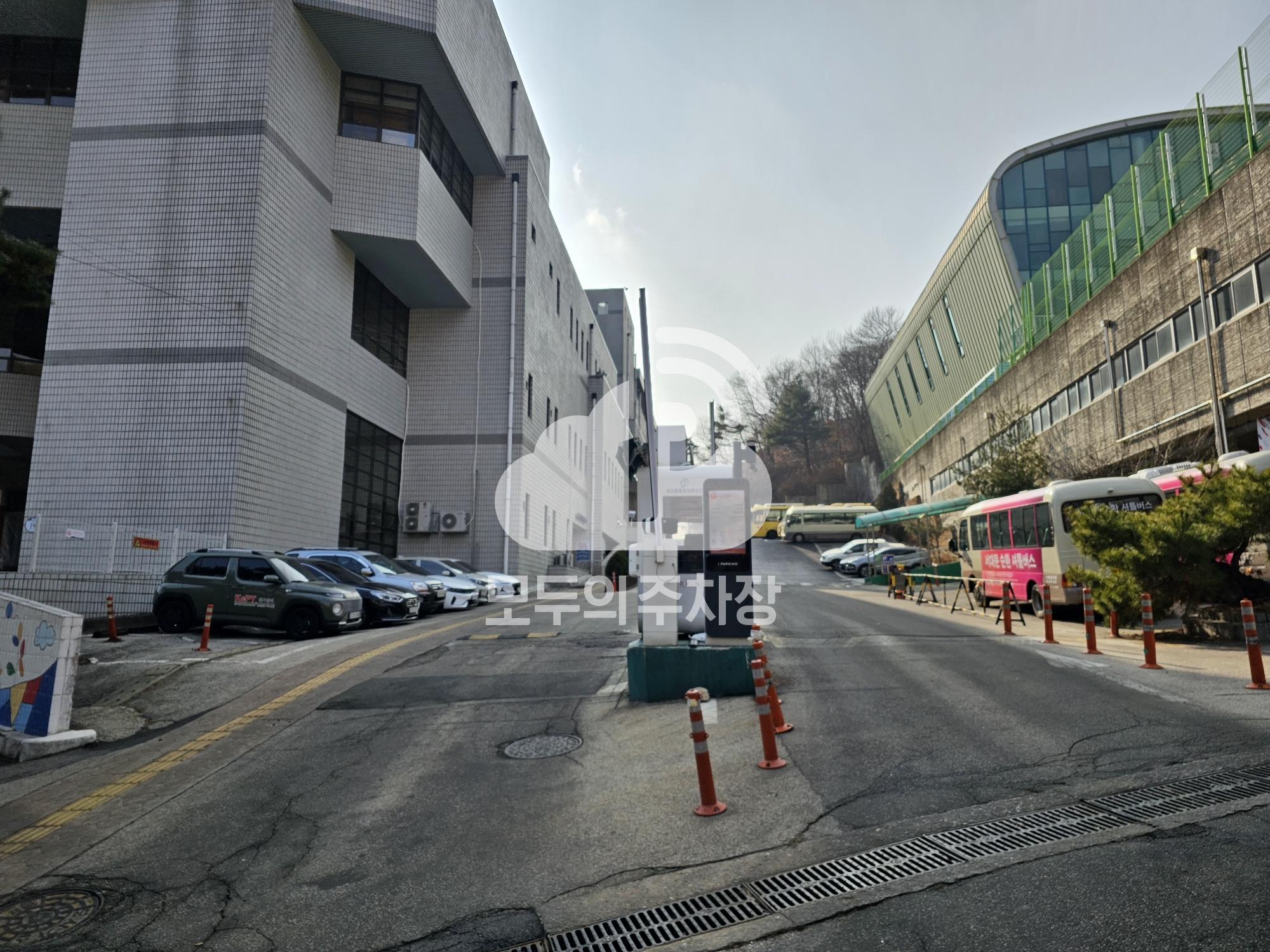 서대문문화회관 주차장 이미지 1