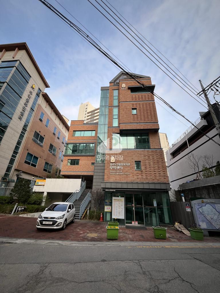 종로노인종합복지관 무악센터 주차장 이미지 3