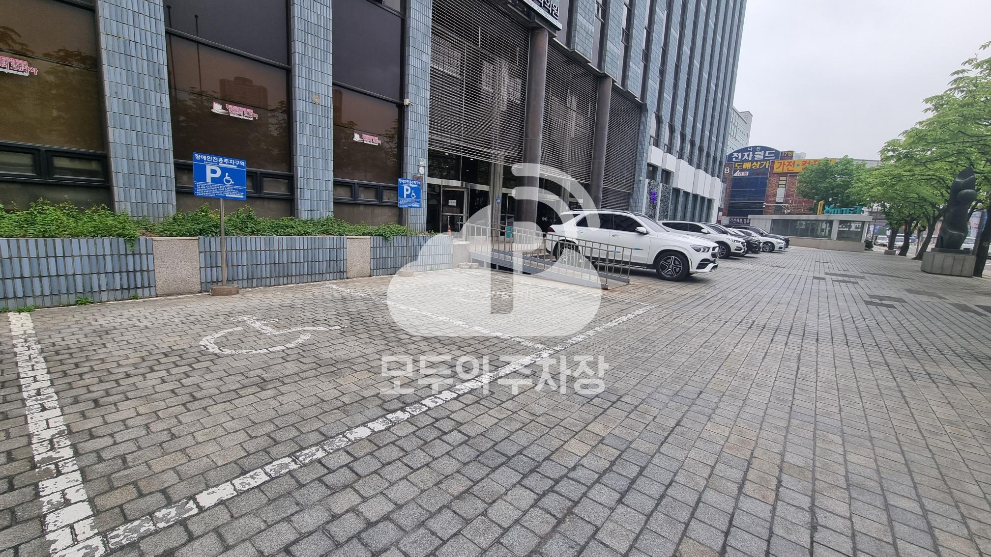 전자월드 민영 주차장 이미지 1