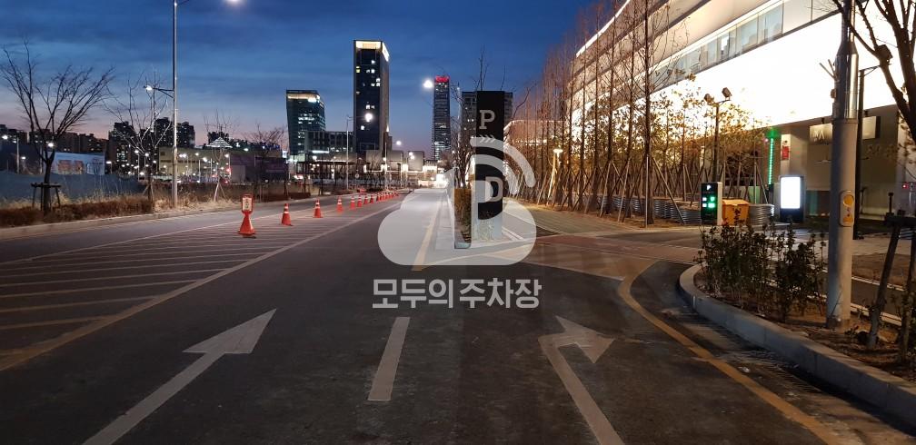 트리플스트리트 D동 민영 주차장 이미지 1