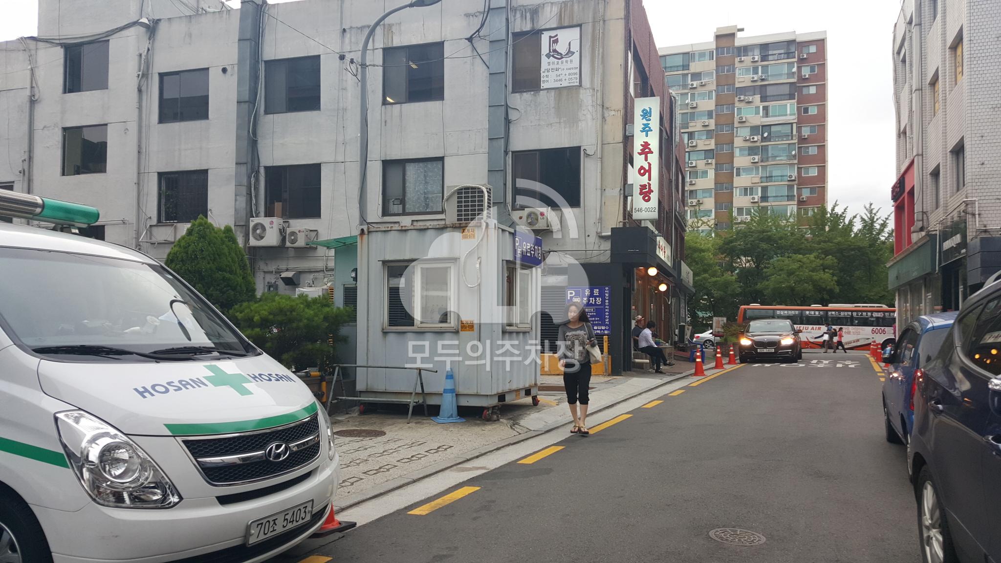 우미빌딩 주차장 이미지 1