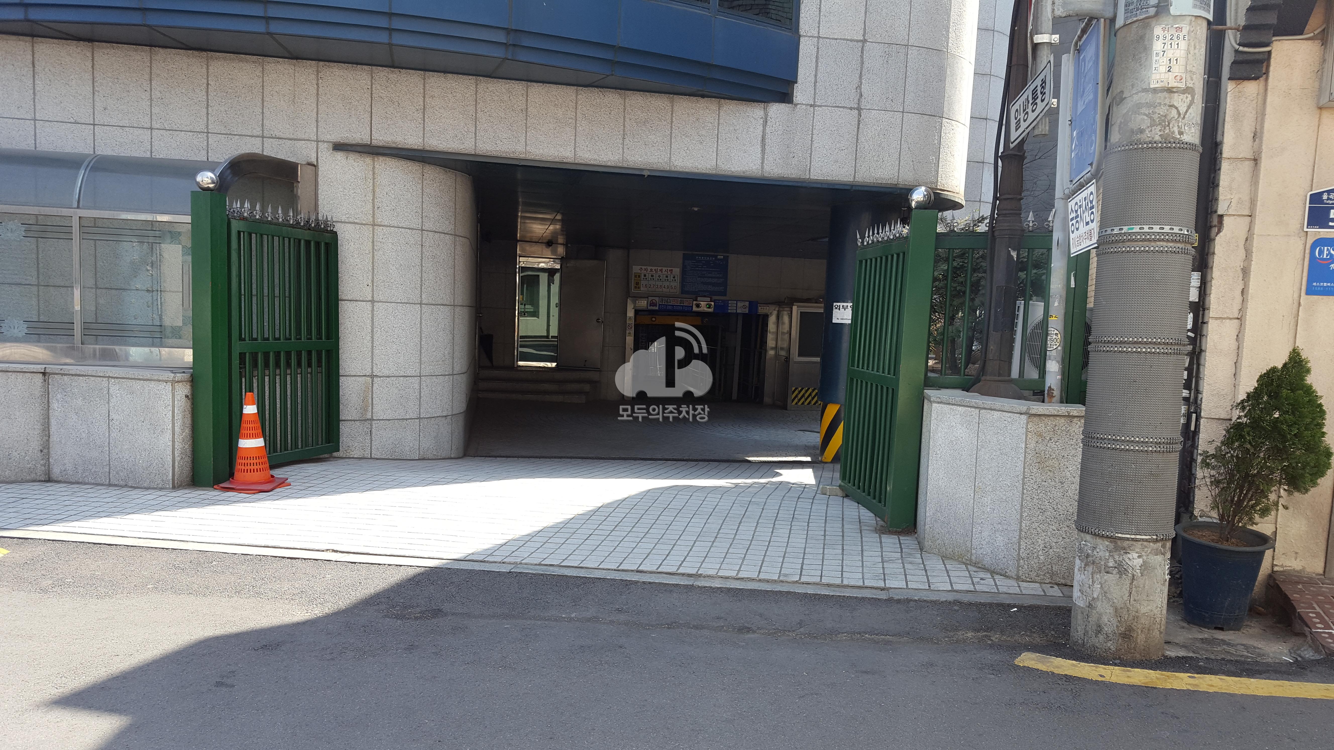 동일빌딩 주차장 이미지 3