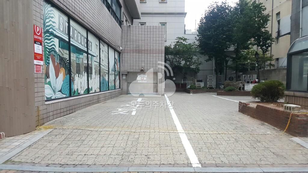 우제빌딩 주차장 이미지 1