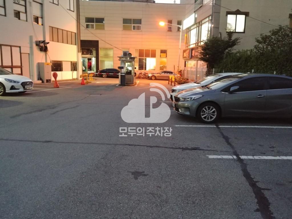 유성 금호고속터미널 앞 민영 주차장 이미지 2