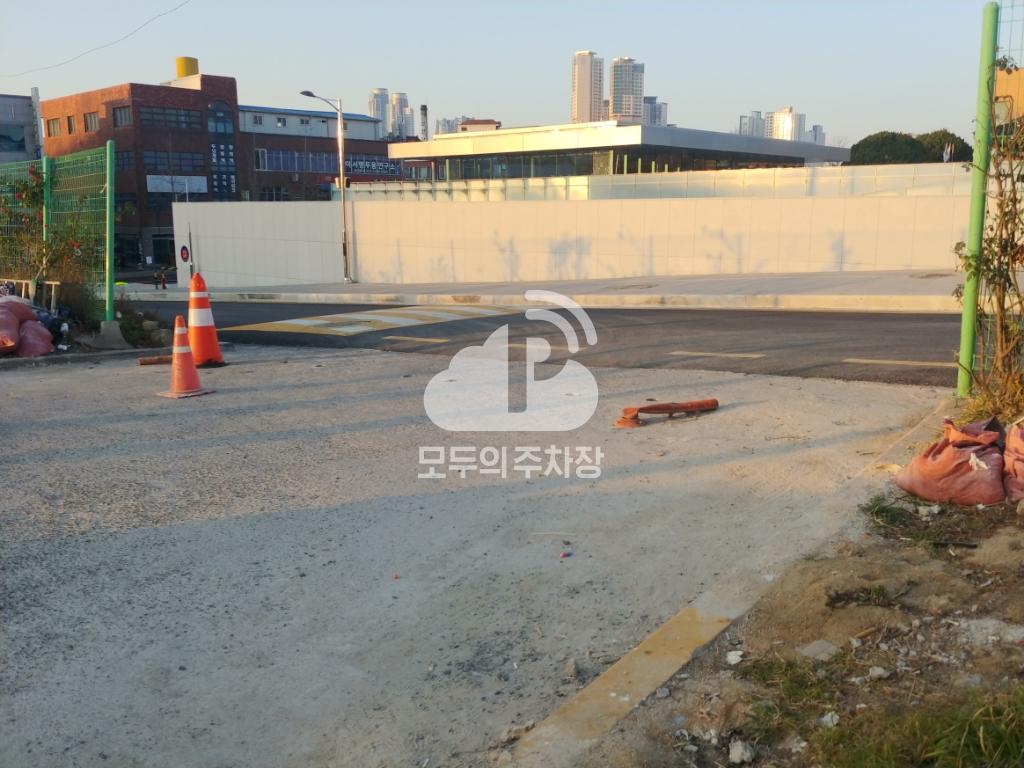 울산초 임시 공영 주차장 이미지 2