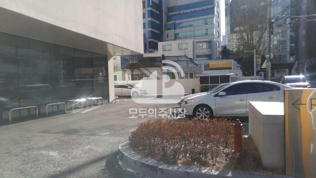 드레스가든 웨딩홀 민영 주차장 이미지 3