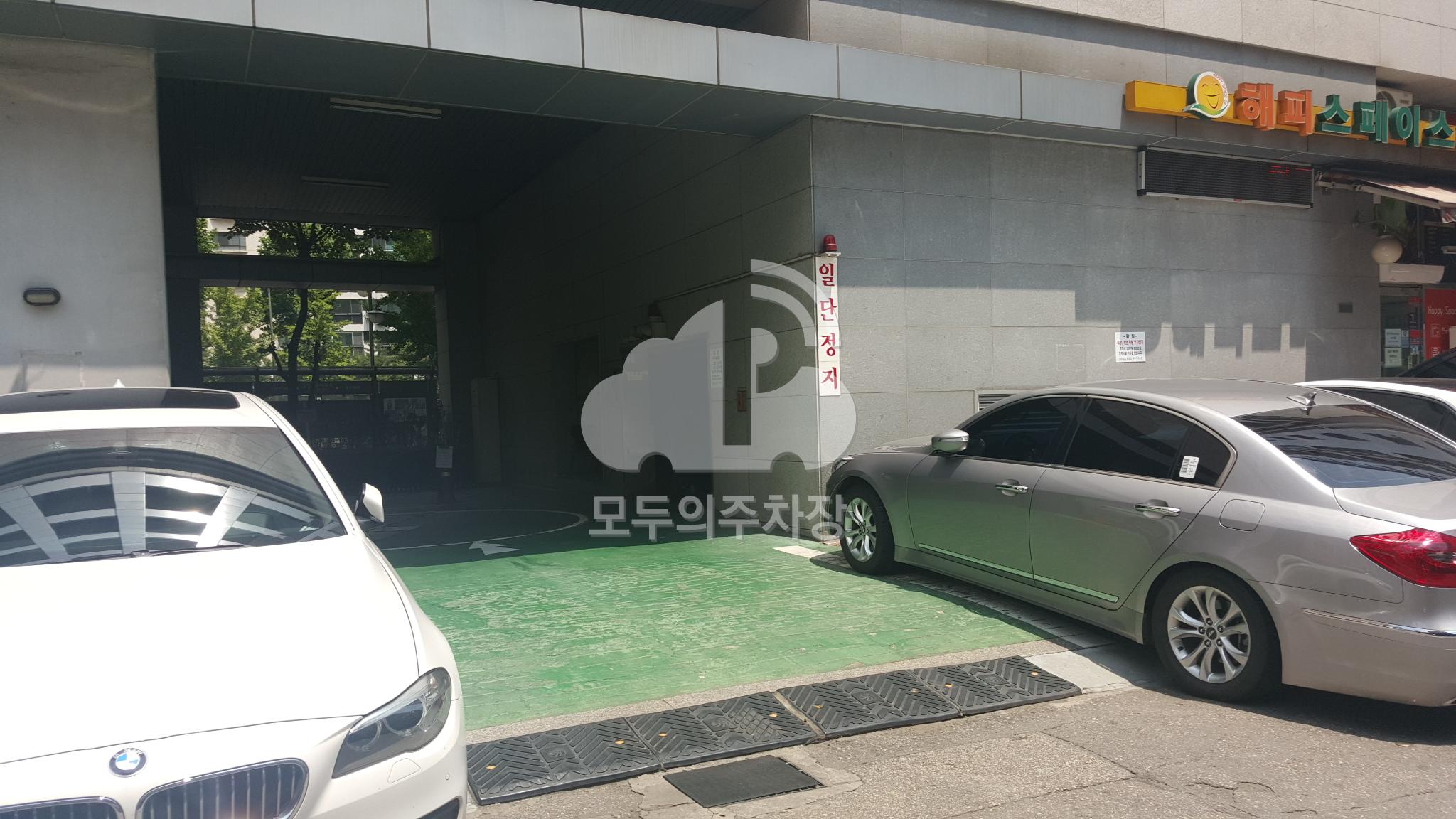 아이스페이스 주차장 이미지 1