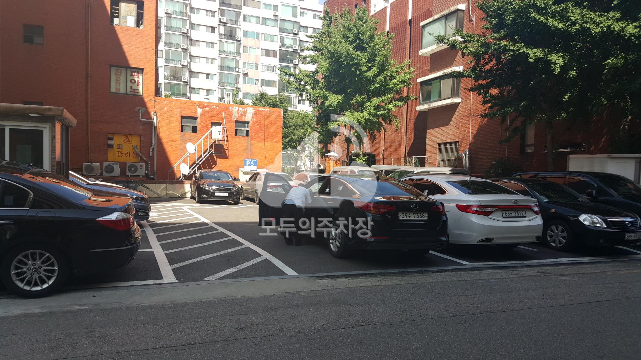 유료 민영 주차장 이미지 2